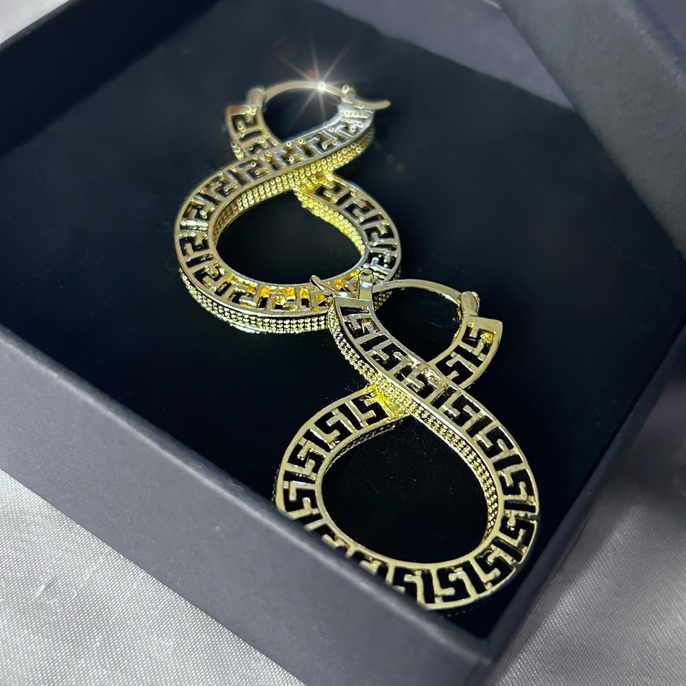 Infiniti Gold Hoop Rarrings - Picture 6 of 11